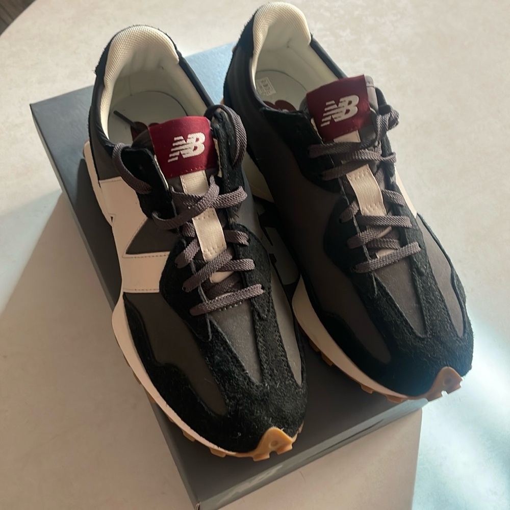 New Balance 327. Brand new!